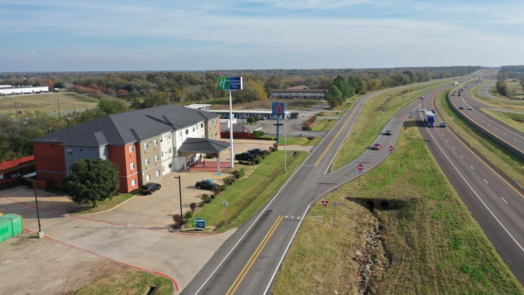 Holiday Inn Express & Suites Sulphur Springs, An Ihg Hotel Exterior photo