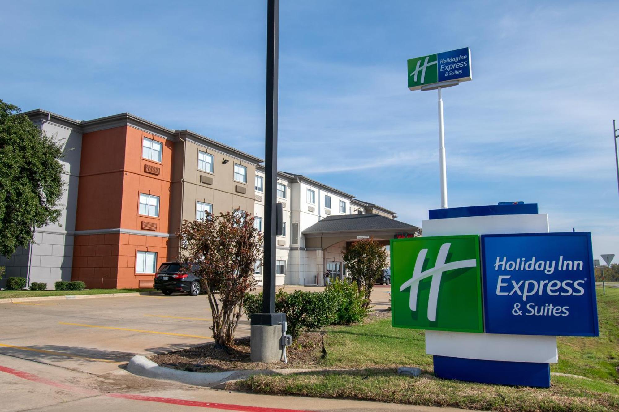 Holiday Inn Express & Suites Sulphur Springs, An Ihg Hotel Exterior photo