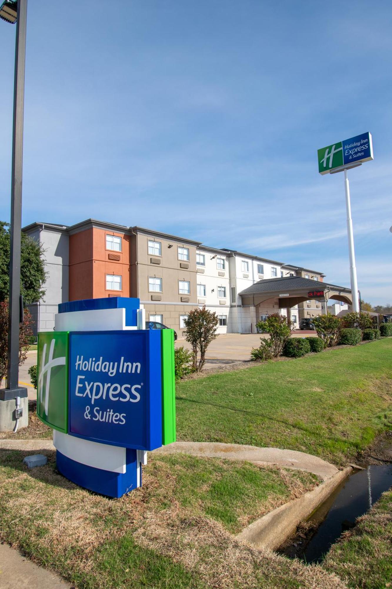 Holiday Inn Express & Suites Sulphur Springs, An Ihg Hotel Exterior photo